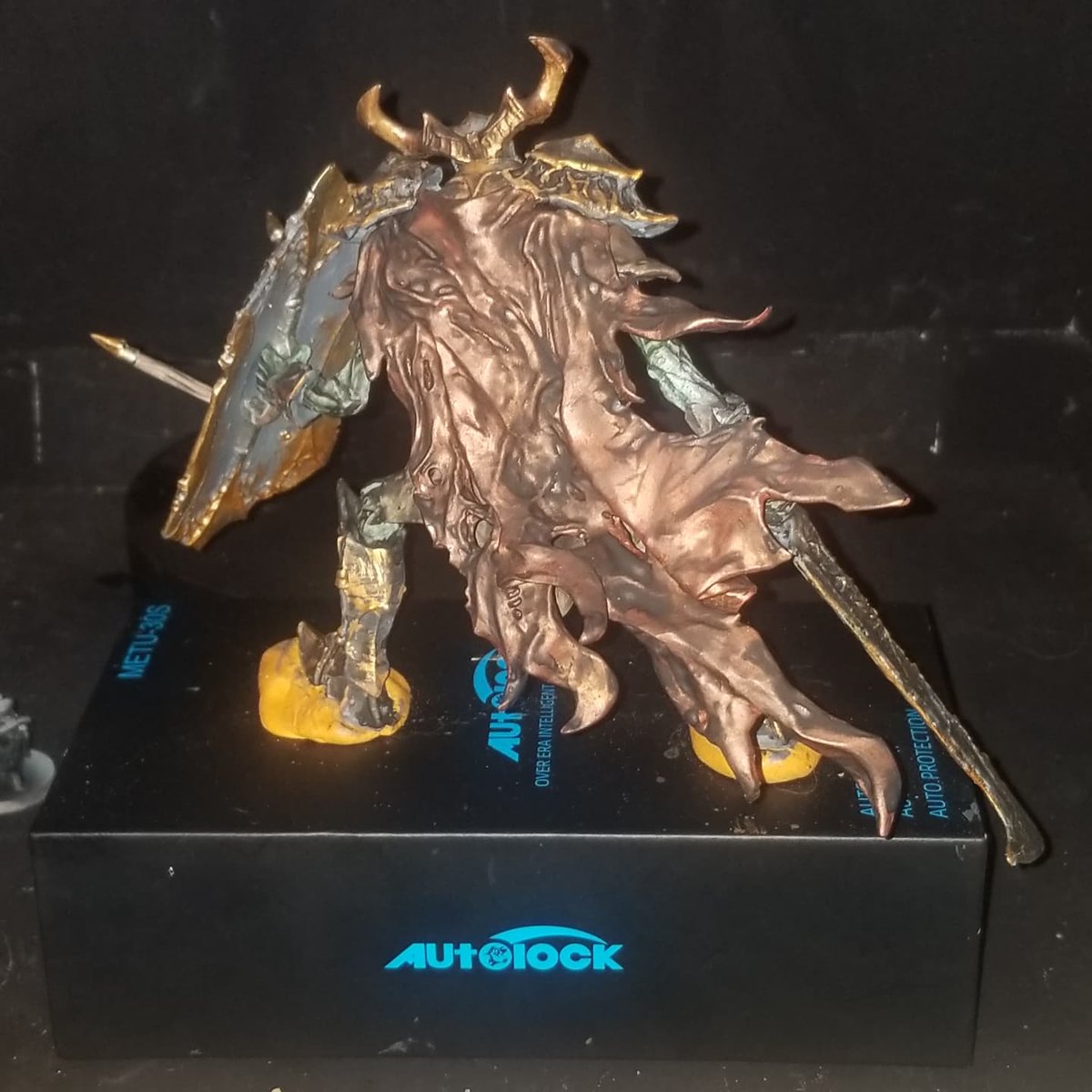 artofthecrowe's tweet photo. Death Knight is finished and I thinknit turned out awesome. Can't wait to get the base in now to complete the piece.
#deathknight #undeadknight #dungeonsanddragons #pathfinder #ttrpg #art #mini #painting #minipainting https://t.co/gorXbOfM9o