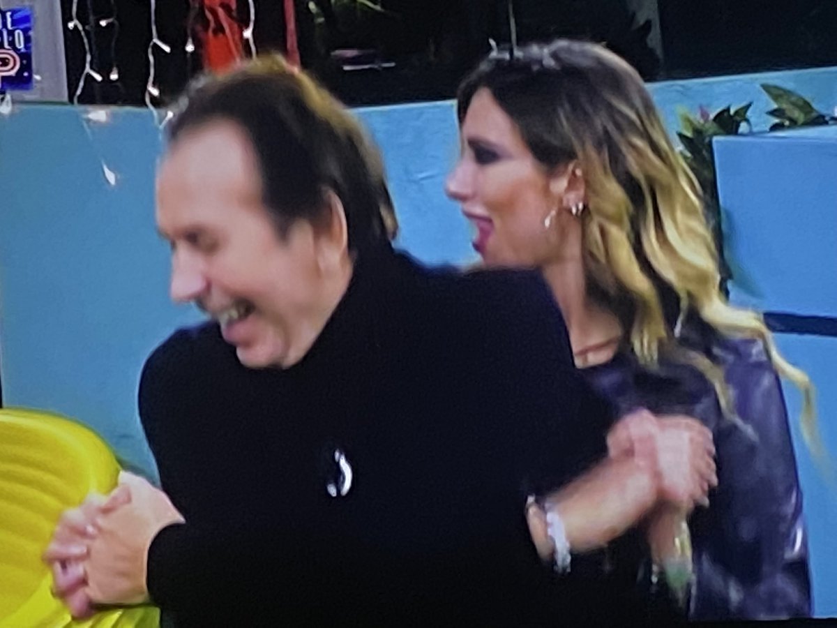 softbitch_x's tweet photo. ma solo a me sta partendo la ship Giucas-Soleil? 😍😍😍😍🤪🤪🙈
 #gfvip https://t.co/g2GIT7KyIX