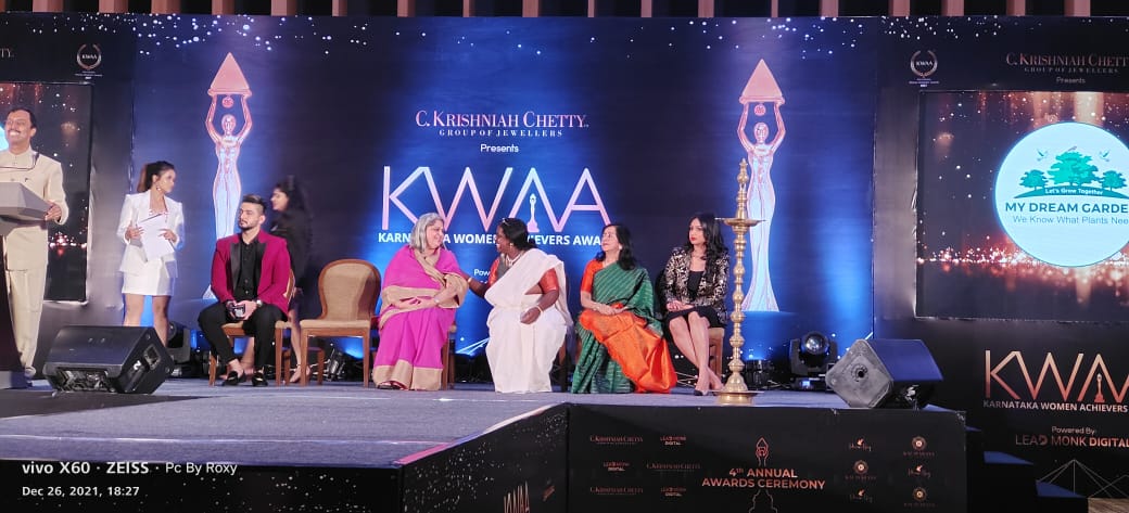 PadmashaliAkkai's tweet photo. @ #KWAA @SpoorthiVishwas a long journey towards women in a huge world. Appreciate team ! https://t.co/Sc6uM6NzSm