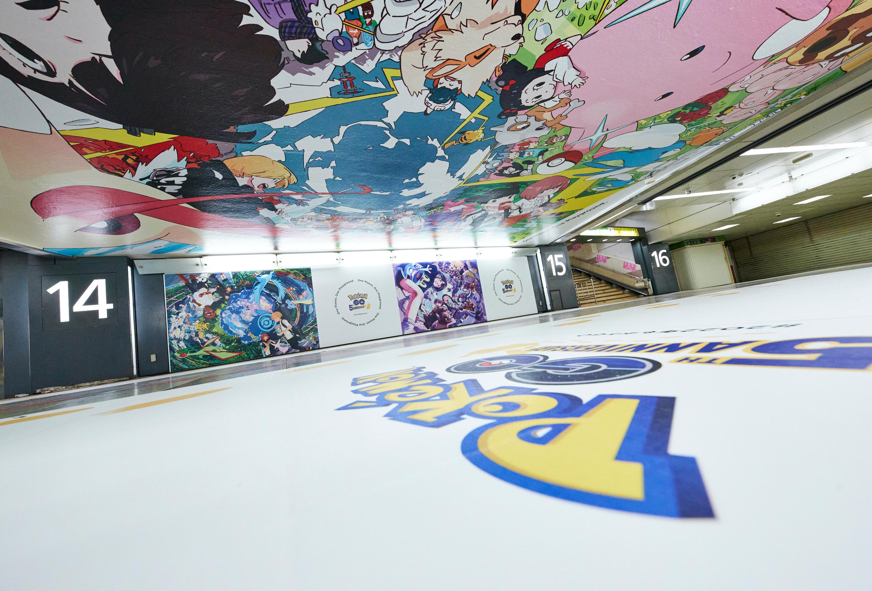 Pokemon Go Japan 12月27日 月 から22年1月2日 日 まで Jr新宿駅 中央通路に ポケモンgo の5周年記念イラストを用いた屋外広告が掲出されています ぜひ 訪ねてみてください 詳しくはこちら T Co Wvykfpswxz 22年もポケgo 駅係員