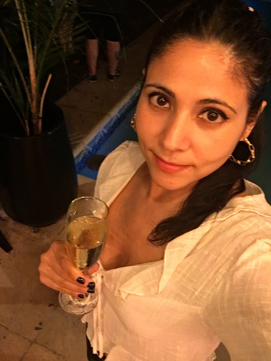 chicadelantifaz's tweet photo. Felicidades a todos!!!!😘 https://t.co/IhJIpULUnZ