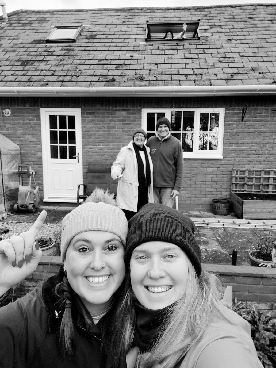 ARAG_91's tweet photo. Not the Christmas we had planned but my heart is so full and I couldn’t ask for a better family 🤍 #SundaySecrets #IsolationChristmas #SpotTheIsolator https://t.co/7TBOh3FRLk