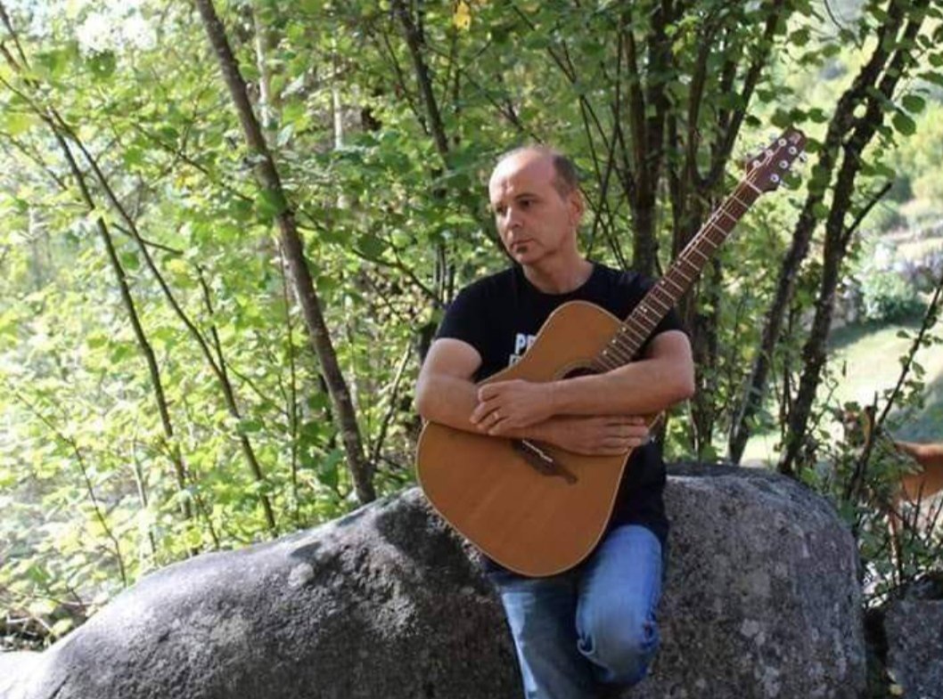 Juankiguitar's tweet photo. Enséñame a desaprender.
#Musica #cantante #compositoresestudiando https://t.co/JRFswiDMU6