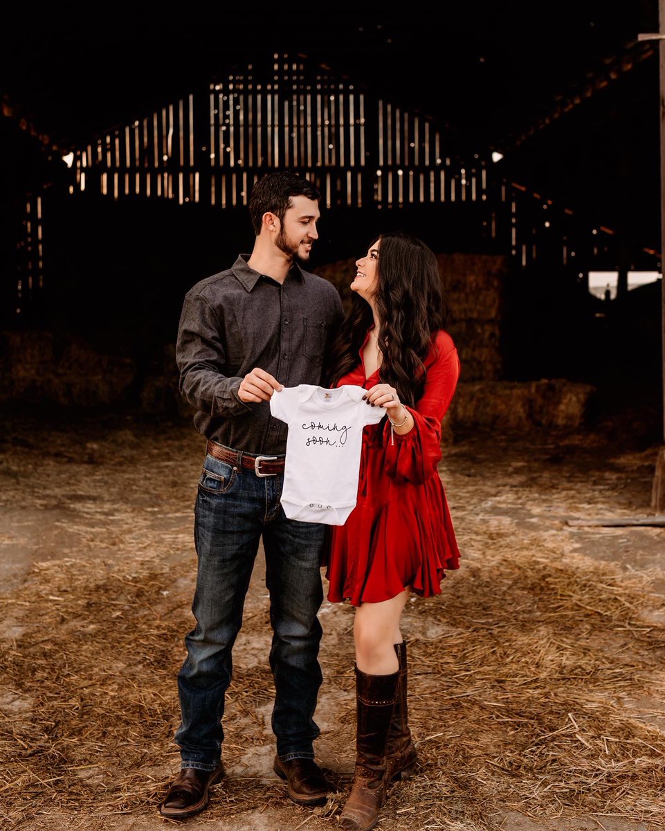 MerSadiesBaby's tweet photo. Our Christmas miracle! Baby Filippini coming August 25th! 🎄🎅🏻♥️🤰🏻 https://t.co/iVVAsFQsIC