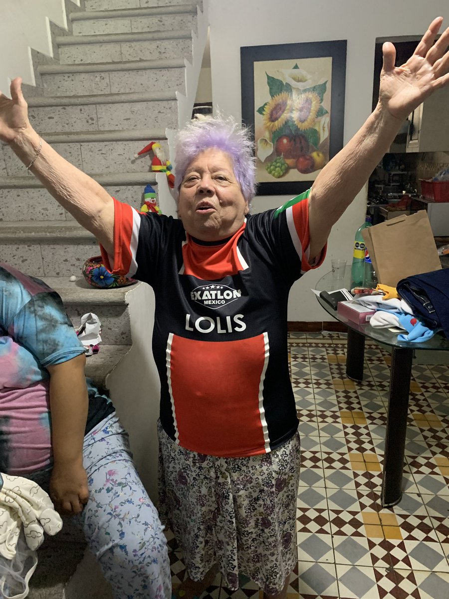 jesuga18's tweet photo. Mi madre de 72 años súper feliz con su playera de @ExatlonMx de #Guardianes que le trajo Santa. #RojaDeCorazon 

@antoniorosique_ @Ariscazares @Heliud_Pulido @matialvarezs sería mega feliz con un saludo de ustedes 🙏🏼@VengaLaAlegria #VLAFinDeSemana https://t.co/l0msFsAQAG