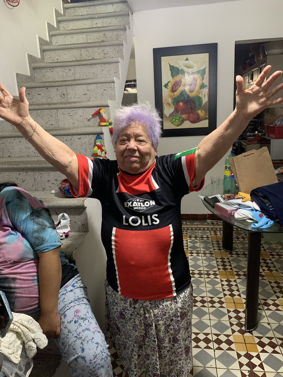 jesuga18's tweet photo. Mi madre de 72 años súper feliz con su playera de @ExatlonMx de #Guardianes que le trajo Santa. #RojaDeCorazon 

@antoniorosique_ @Ariscazares @Heliud_Pulido @matialvarezs sería mega feliz con un saludo de ustedes 🙏🏼@VengaLaAlegria #VLAFinDeSemana https://t.co/l0msFsAQAG