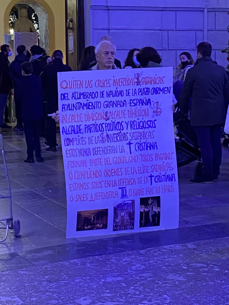 Mingui_'s tweet photo. Ya no puede uno ni ser satánico tranquilamente. Mira de verdad, no puc. #satánico #granada #crucessatanicas #navidad https://t.co/L0IVzkvBii