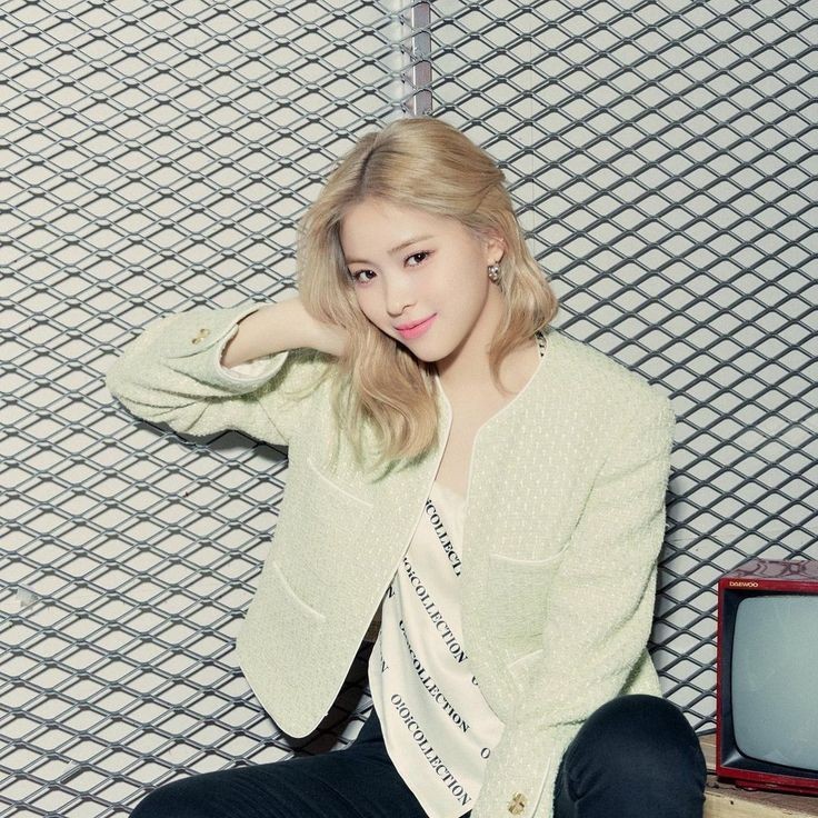 ryujininy's tweet image. Con flores
Te llevaste mi tristeza
Con colores
Dibujaste la nobleza de la mano
A tu lado, creció nuestra ilusión
…
A ciegas
Nos entregamos, aunque muchos se opusieran
Disimulamos nuestro amor, nos inventamos
En cada rincón
Nuestra canción