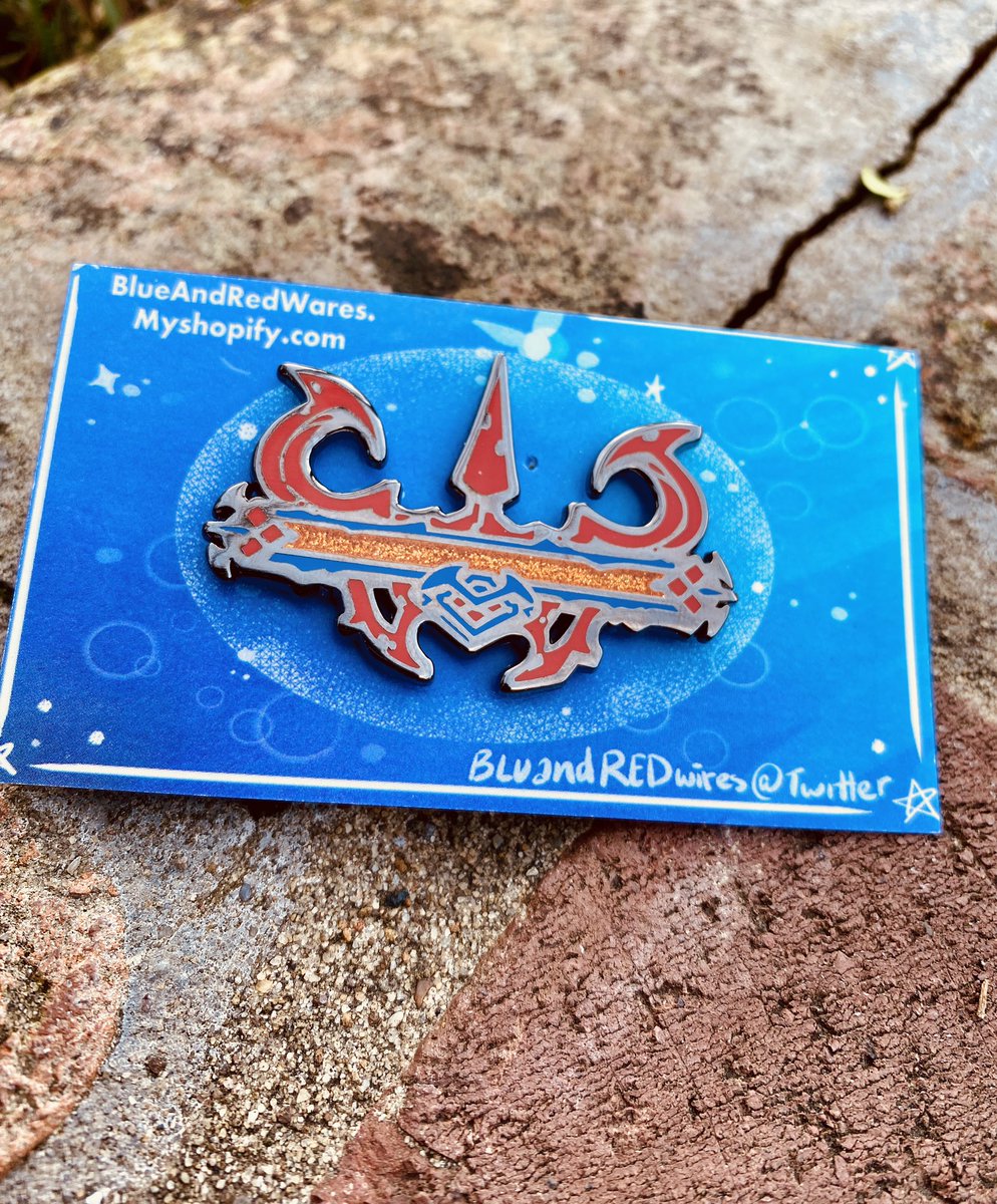 BLUandREDwires's tweet photo. Thank you for the amazing responses everyone 🥰… I don’t have enough for the demand but I’ll work hard to get more! 

I’ll be dropping a limited release on my store tomorrow at 9 PM EST! With a large online release early February! Today i walked around and taking pics. 1/2 https://t.co/O64qiRSAyi