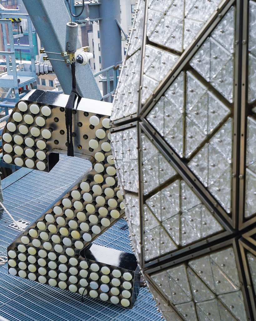 Times Square Ball tweet media