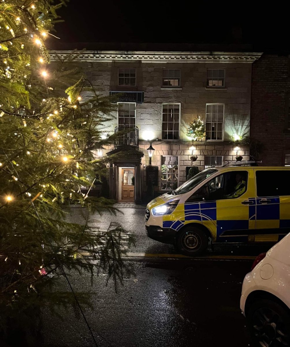 SouthLakesPol's tweet photo. We hope you are having a wonderful Boxing Day. We have officers out & about tonight on both foot & mobile patrols. We hope you all have a safe & enjoyable night. Unit 4 #OpRegulate https://t.co/SsDqKyobAP