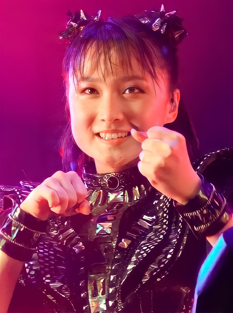 おはようございます😃
今日も顔笑っていきましょー！🍌🍓🎤😊
#鞘師里保
#MiddleOfTheNight
#Reflection
#BABYMETAL