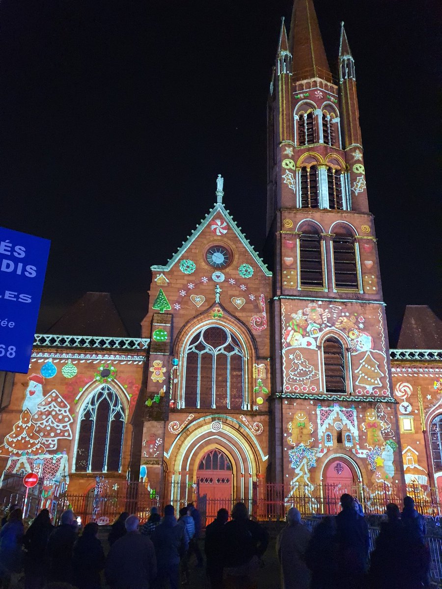 guitzao's tweet photo. 🎄Place Saint Pierre, Limoges🎄 @VilleLimoges87 #Noel https://t.co/6Av1GGag4X
