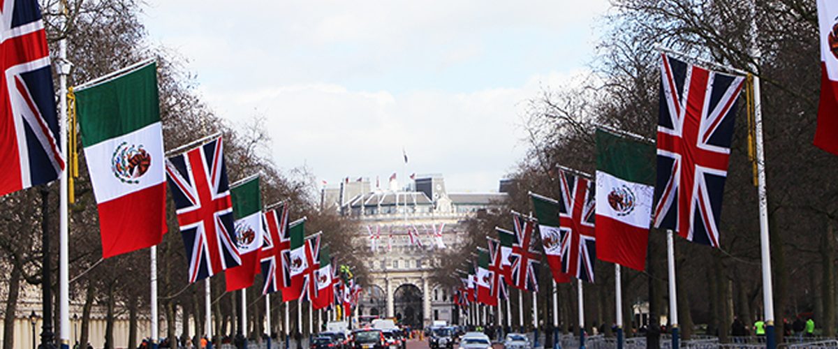 Hoy celebramos 195 años de relaciones diplomáticas entre México y Reino Unido 🇲🇽🤝🇬🇧.

Reino Unido fue la primera potencia europea en reconocer a México como país independiente 🌎.

La Comunidad de Chevening en México es una prueba de los lazos estrechos entre ambos 👥.