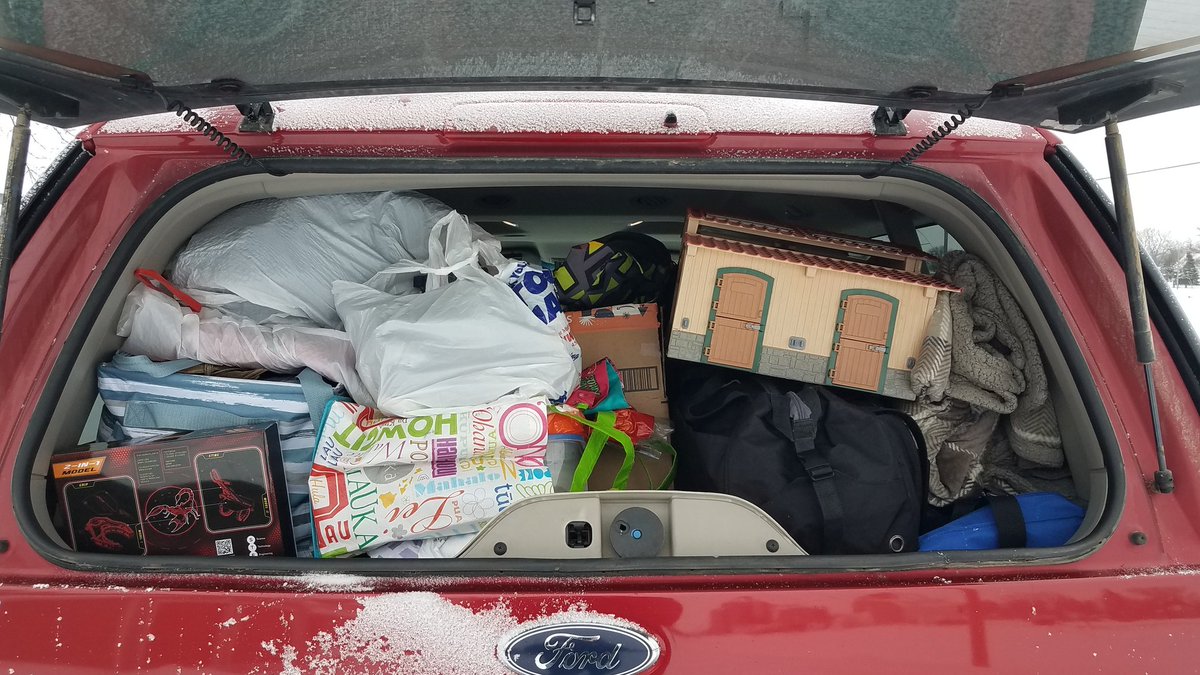 MinnewaskaMAD's tweet photo. One of the most "Dad" things in life, is trying to fit EVERYTHING from Christmas in the car when leaving the Grandparents. #DadChallenge https://t.co/BIOoXLzCj5