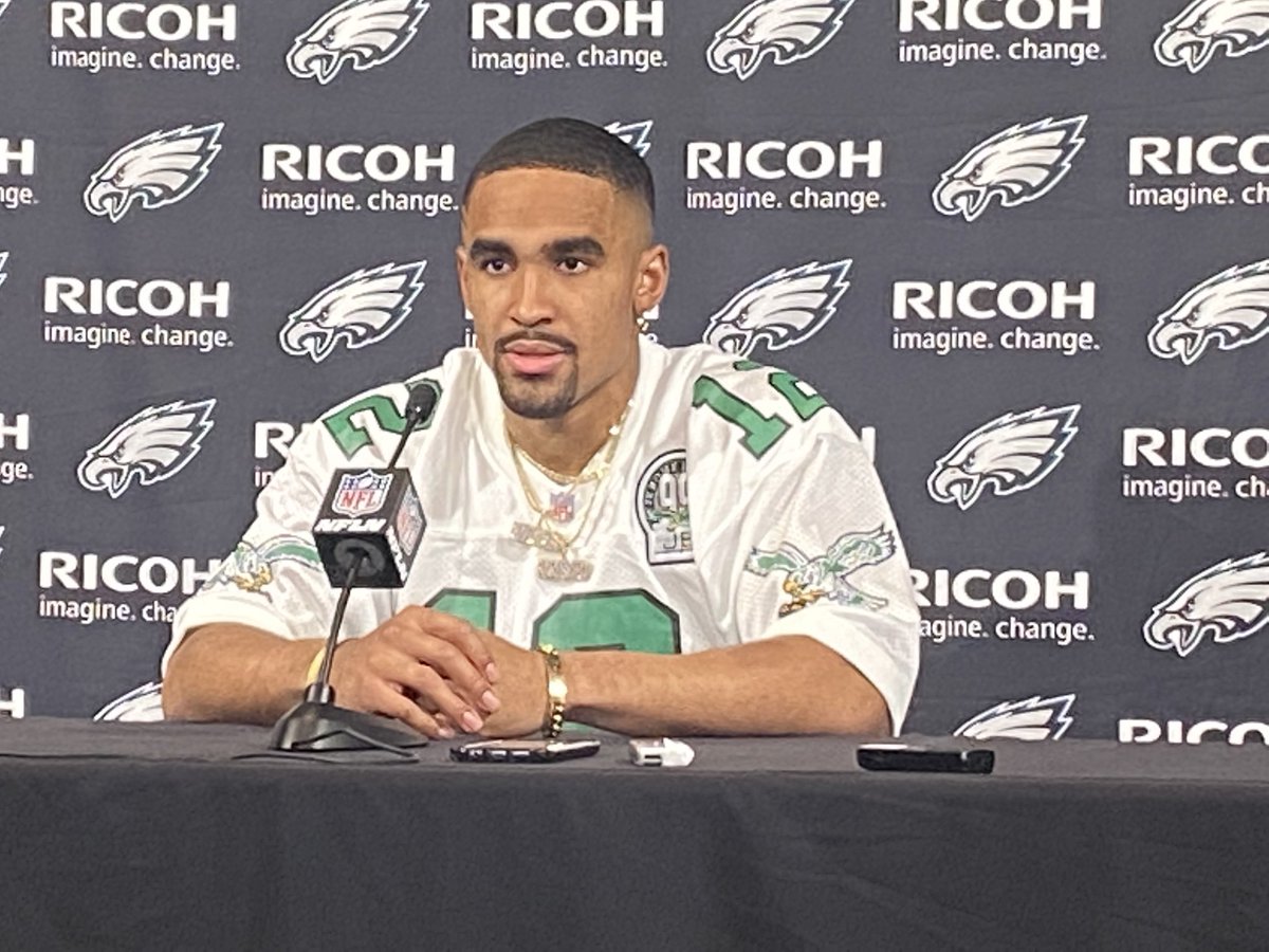 Jalen Hurts rockin’ the Randall Cunningham retro: