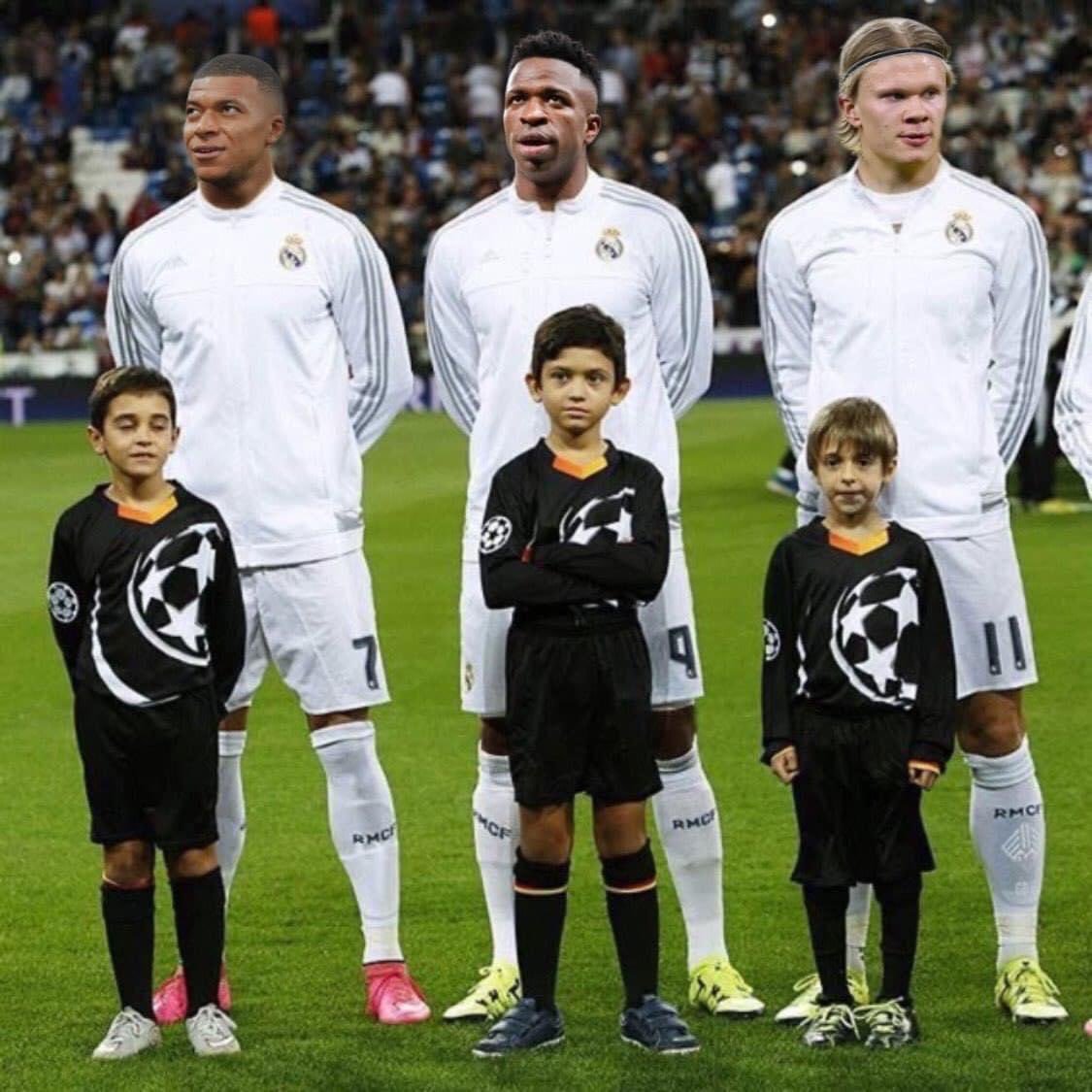 FHkSYTXXwAIrEh0?format=jpg&name=medium