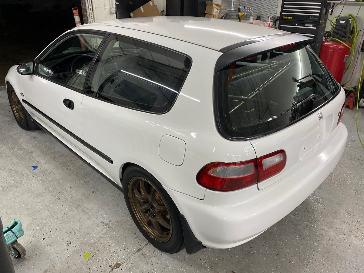 HussainAutos's tweet photo. I needed a new economical daily driver so I picked up this 1992 Honda Civic Hatchback. For some reason, it makes a bunch of noises and sounds like a jet. The owner said this was normal and he added the red thingy to help with gas mileage. Can anyone help? I think I got ripped off https://t.co/X5lj4Cdk3w