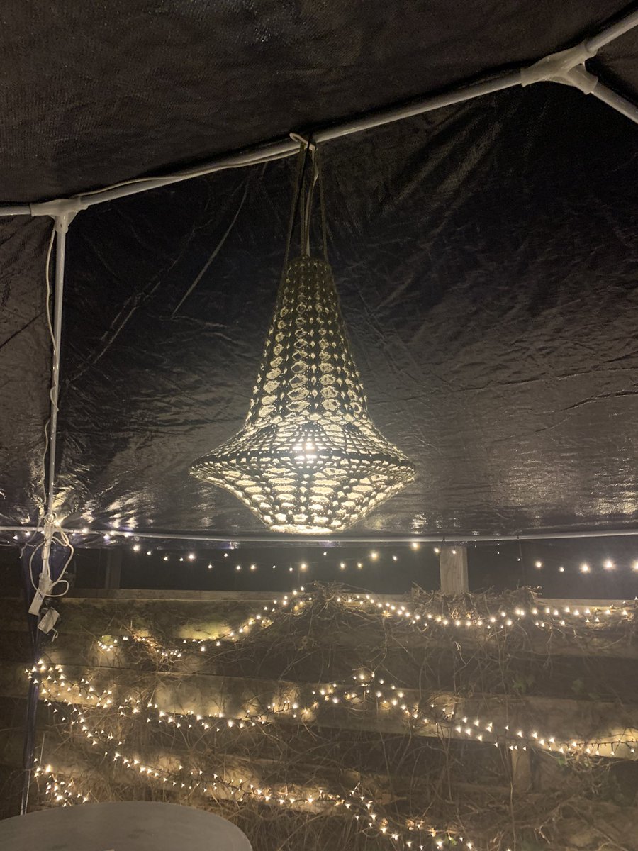 mepe176's tweet photo. @Jennekepenneke #Kerstbuffet in de tuin met schoonfamilie #coronaproof #hakenisfijn #huisvlijt #nutellakerstboom https://t.co/fanwQz3FXY