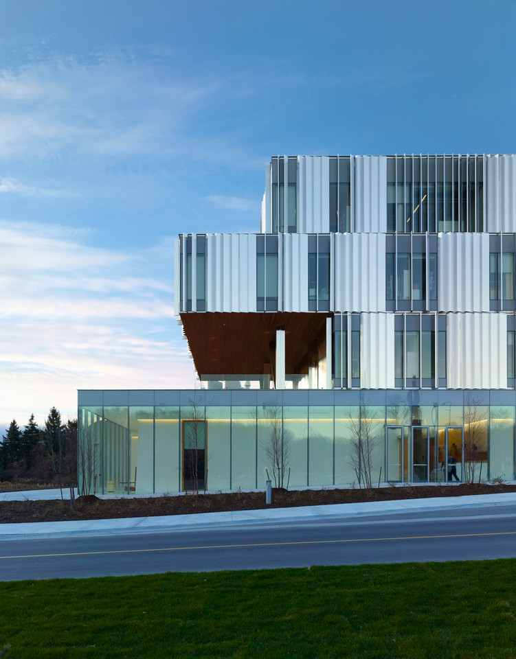 AdaManRealtor's tweet photo. Is there anything you would change about the architecture of this complex? #coolbuildings #archilovers  https://t.co/jvPpC2nLXP https://t.co/ulgcCyvqEi