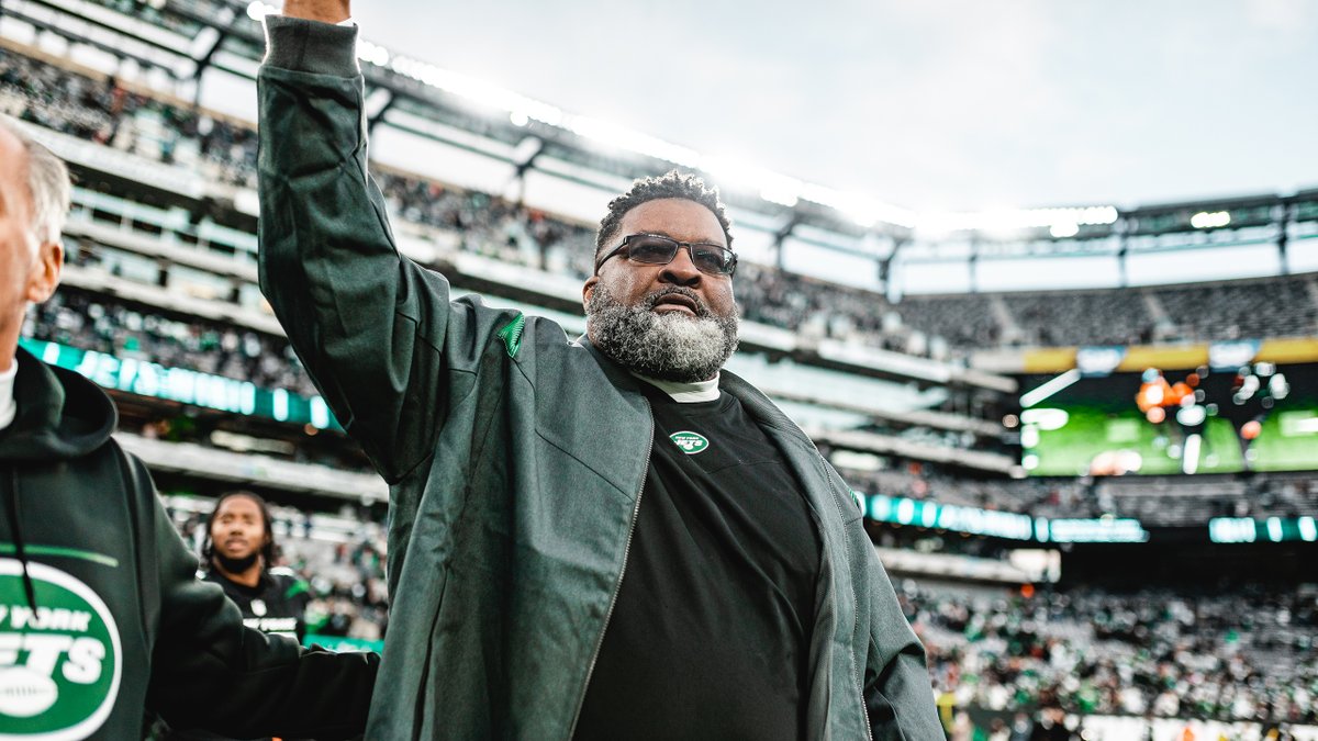 nyjets's tweet photo. He's made seven stops across his 24-year coaching career. And today he gets his first win as a head coach.

So happy for you, Coach Middleton 👏 https://t.co/Q7hjY2MoXO