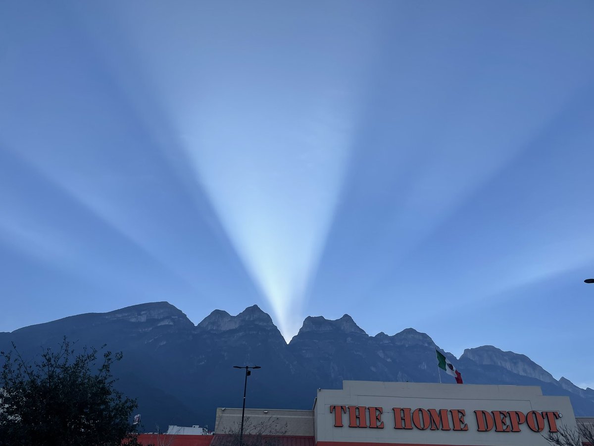 felipesbpro's tweet photo. Cuando no sabes si llegas al cielo o a @TheHomeDepotMx https://t.co/C5djyqWpfQ