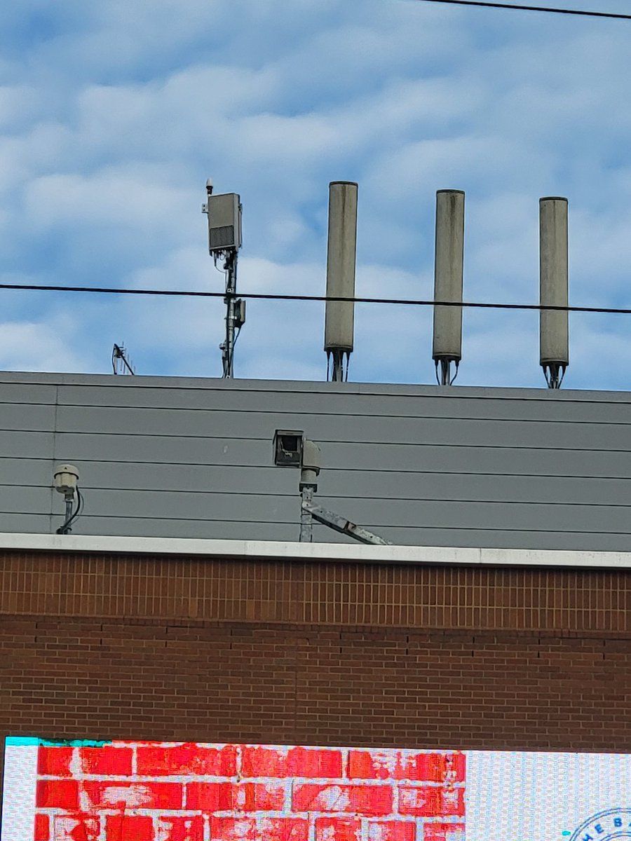 nowerlater's tweet photo. @SneedTech right outside Paul Brown Stadium. #mmwave https://t.co/hUXAhG3aAe
