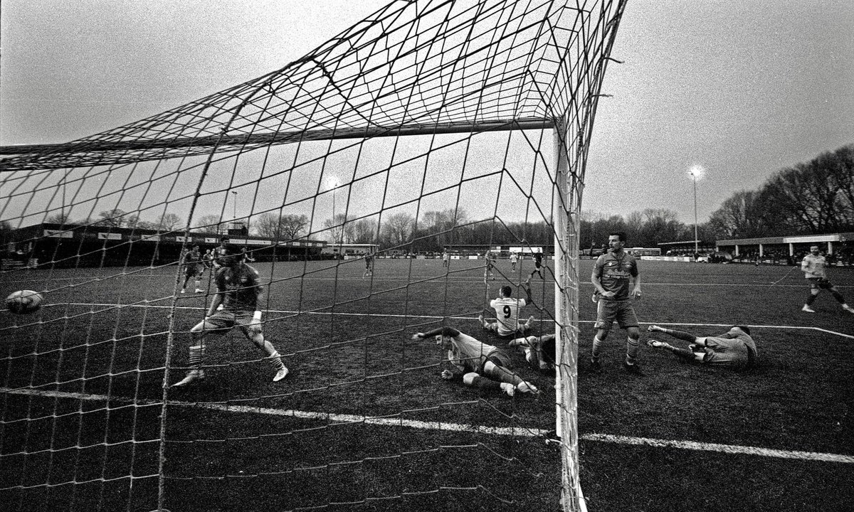 richardwatto's tweet photo. (a) 3-2 @OxCityFC v @sloughtownfc #BoxingDay #rebels #fanseyeview in B&W @OxfordCityFC @SloughTownFans @OCFCBR @SloughTownST @OxUtdExiles @SloughFanCam good ⚽️ afternoon had by all, apart from one idiot🤣#hoops https://t.co/SLnuQo1JLV