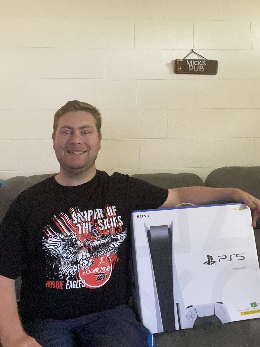 mickrobson316's tweet photo. Hanging out with my new baby. Wasn’t meant to arrive until NYE. She’s a premmie baby just like her daddy! 🤭

#PS5 #gamer #gaming #streamer #streaming #RobboEntertainment #DeathSignalsGaming #WDFC https://t.co/pzYrhptClI