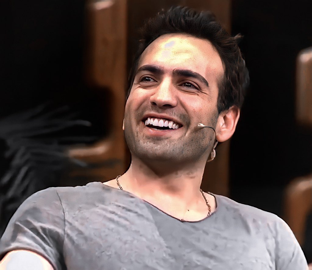 iim8u's tweet photo. __🖤
「#BuğraGülsoy ✘ @BugraGulsoy 」 https://t.co/ONRtgvAcWa