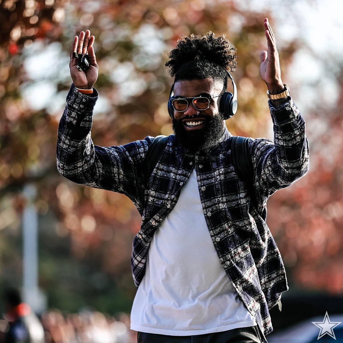 dallascowboys's tweet photo. RT if you want to see @EzekielElliott TD today! 🙌

#DallasCowboys | #FeedZeke https://t.co/f3XdZ6OSlR