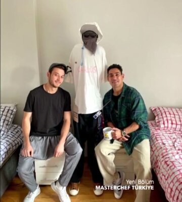 Ah Emre nasıl bir hayel ile gittiğin yollar da neler yaşattılar ki vazgeçecek kıvama geldin her ne olursa olsun insanların üzerin de güzel izler bıraktığın için seni daha çok seviyorum Eminim çok güzel yerler de görüceğiz Mert i yolunuz açık olsun 
#masterchefturkiye