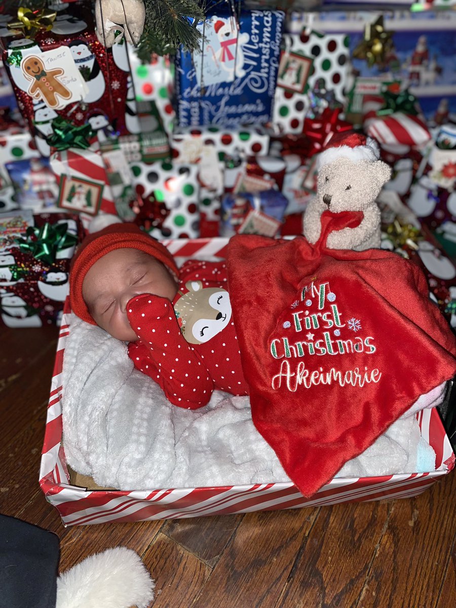 Akeimarie First Christmas 🎄🎁🥺💜