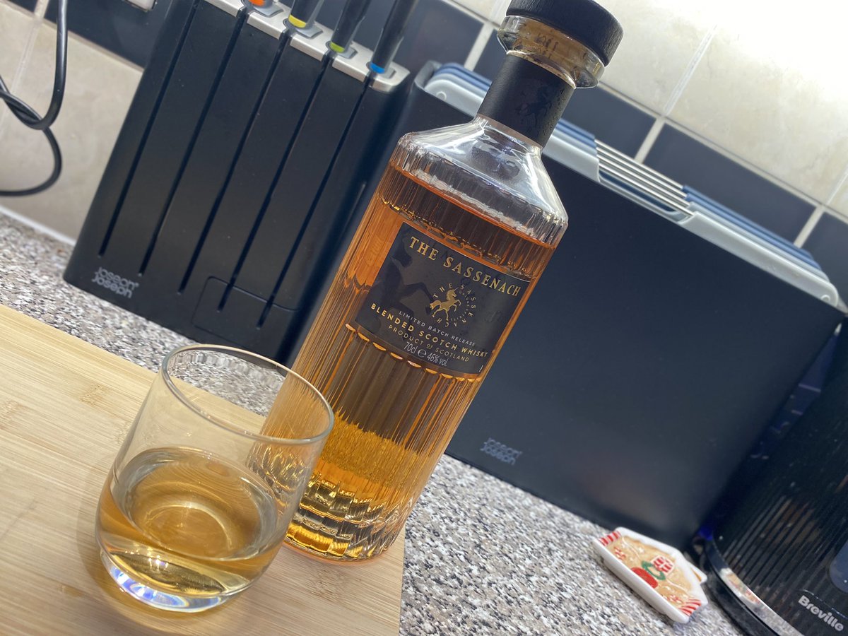 BrfcMarkdp's tweet photo. @SamHeughan Got this whiskey for Christmas! The clarity, depth of flavour, smoothness and ability to warm the old cockles is amazing! Great job! https://t.co/1q7lTH0RAm