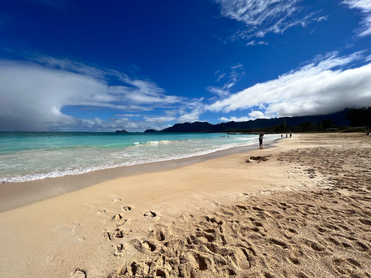 funlocity's tweet photo. What a beautiful day today after couple days of heavy rain!🗾🌧🌊 ☀️

#funlocity #hawaii #oahu #honolulu #hawaiianislands #hawaiilife #luckywelivehawaii #travelhawaii #hawaiitravel #tourhawaii #waimanalo #bellows #beach #ocean #bluesky #visithawaii https://t.co/Vz3BYgYu4D