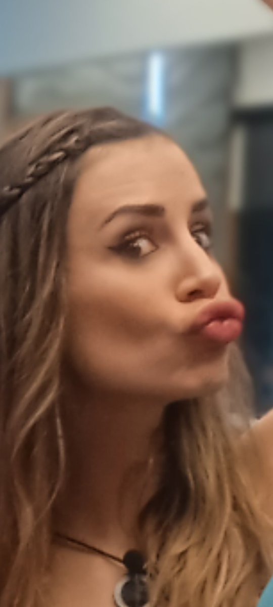 ChloeBlossom3's tweet photo. Lo que aparece en tu parálisis del sueño #SecretFinalistas #SecretFinalMediocre https://t.co/4INl9etT5F