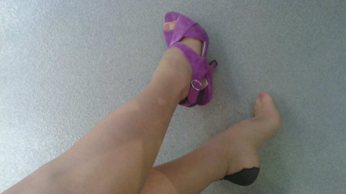 FantasyStocking's tweet photo. Auctioning off a pair of Cuban heel pantyhose, LARGE, Gabriella line: https://t.co/W7AsC4NpM0 https://t.co/II8n26ifAh