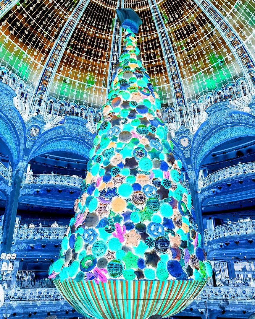 CryptoRager's tweet photo. "Hello, tree of hope, my tree of light; grant me the wish of a better life.  If but for a moment,
I can feel the world's charity, then, allow me to revel in your brilliance for that moment of rarity."
Merry Christmas Everyone! Enjoy.

Like and share: https://t.co/aadMsqHbrz https://t.co/tE1sJcr2L2