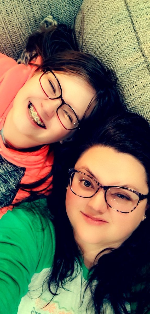 tmr_8706's tweet photo. There's a 19 year age difference between my sister and I, but since I'm basically still 12, we always have a blast when we get to spend time together 🤣😂💙 #sisters #snapchatfiltersftw #ChristmasDay #longdistancefamily https://t.co/tbeOQkVLai