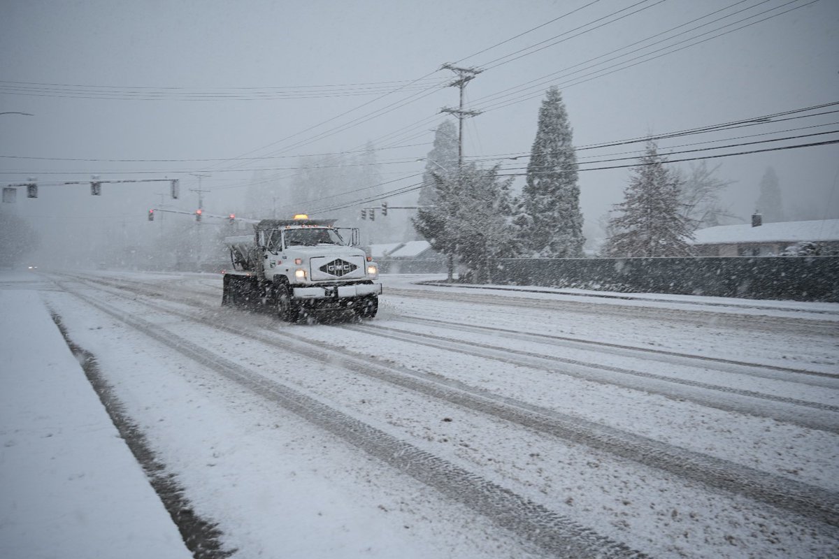 cityspfldoregon's tweet photo. Crews from our Operations Division of Development and Public Works have been out sanding streets all day. We have additional crews scheduled to come in this evening to continue street maintenance overnight. https://t.co/VPhppeBWUU