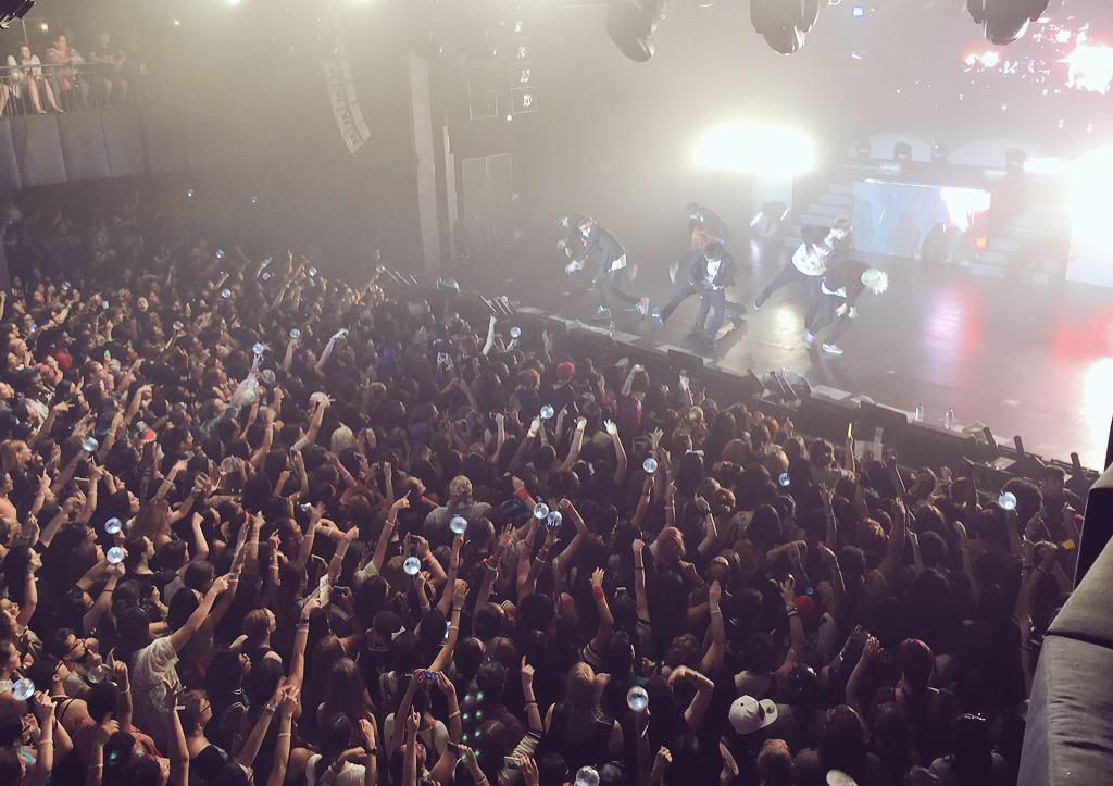 ✧ #𝑀𝚎𝚛𝚛𝚢ㅡ𝒞𝚑𝚛𝚒𝚜𝚝𝚖𝚊𝚜 in New York! We hope you liked our  #𝕋he𝐑ed𝓑𝚞𝚕𝚕𝚎𝚝’s presentation yesterday. Muchas gracias por asistir aún en este día, asistieron muchas personas y nosotros ✨pelones✨ de la emoción. (๑╹◡╹๑) 

⠀✦ 인피니트 멤버, #𝙖́𝙜𝙖𝙥𝙚 ♪