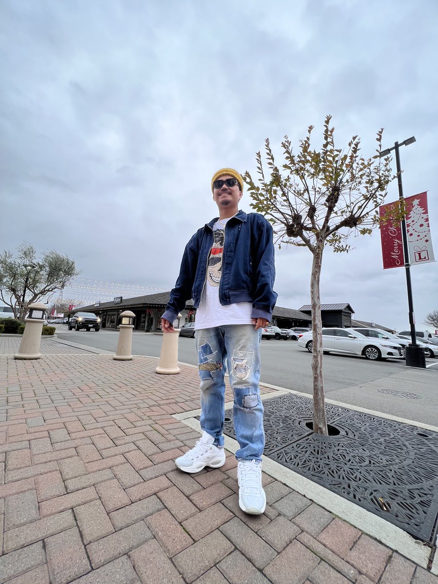 BIG CURRY! praise to the most high on allowing me to get to 30! please go give my records a spin today 🙏🏽🙏🏽🙏🏽