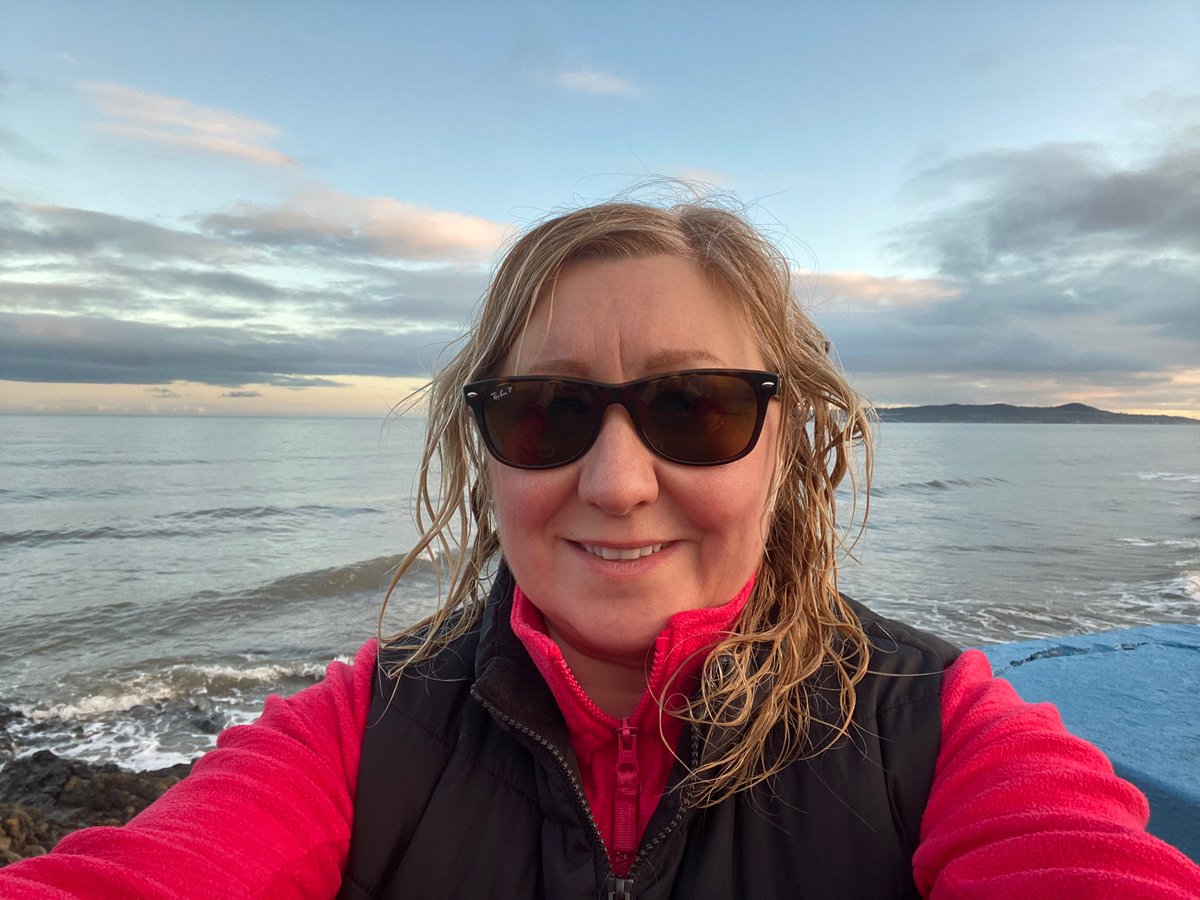 leesonl's tweet photo. Day 360 - a lovely serendipitous walk in Portmarnock with Joanne O'Sullivan &amp; Zuki and a dip in the sea. The Christmas pressie sea gloves &amp; booties got a grand outing ❤️🎄❤️ #RaysMarathonChallenge https://t.co/sdre1EgrZU