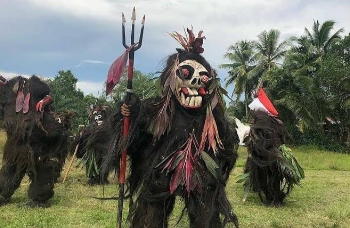 Nyeser adalah upacara adat suku Dayak Taba yang dilaksanakan ketika padi sudah mulai menguning dengan tujuan agar padi terhindar dari hama penyakit dan juga bertujuan untuk menolak 7 amit (hantu) yang selalu mengganggu kehidupan manusia, tanaman dan ternak🌺

#PuspitaNagari