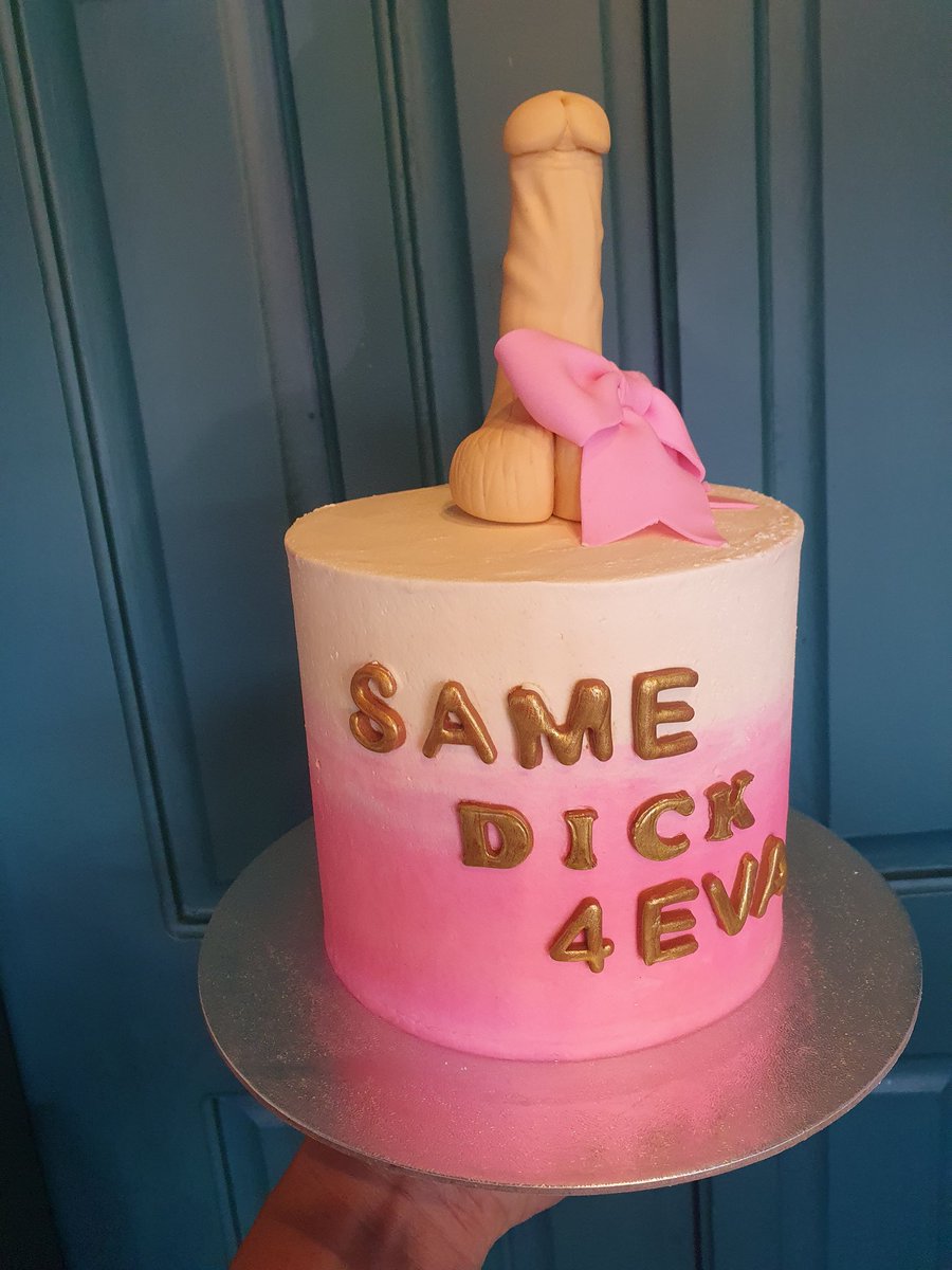 justbakecoz's tweet image. The boss and the gentlemen - another bridal shower themed cake and cupcake to spice up your event. 

#BooToeCake #BooToeCupcake #justbakecoz #foodiesofinstagram #Baguio #HIGHLANDWedding #BaguioBaker #cakes #WeddingsByjustBAKEcoz #fyp #weddingsuppliersphillipines #weddingcake