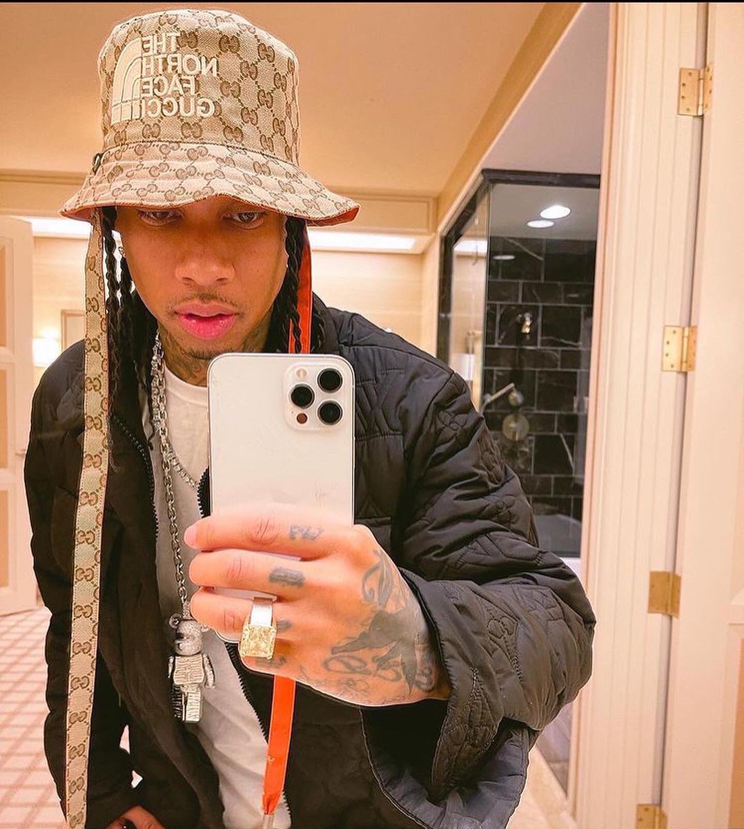 icygangpink's tweet photo. Hablemos de lo perfecto que este maravilloso hombre @Tyga crazy in love. 🔥 #Tyga #Traww https://t.co/6ZrPcEzWBQ