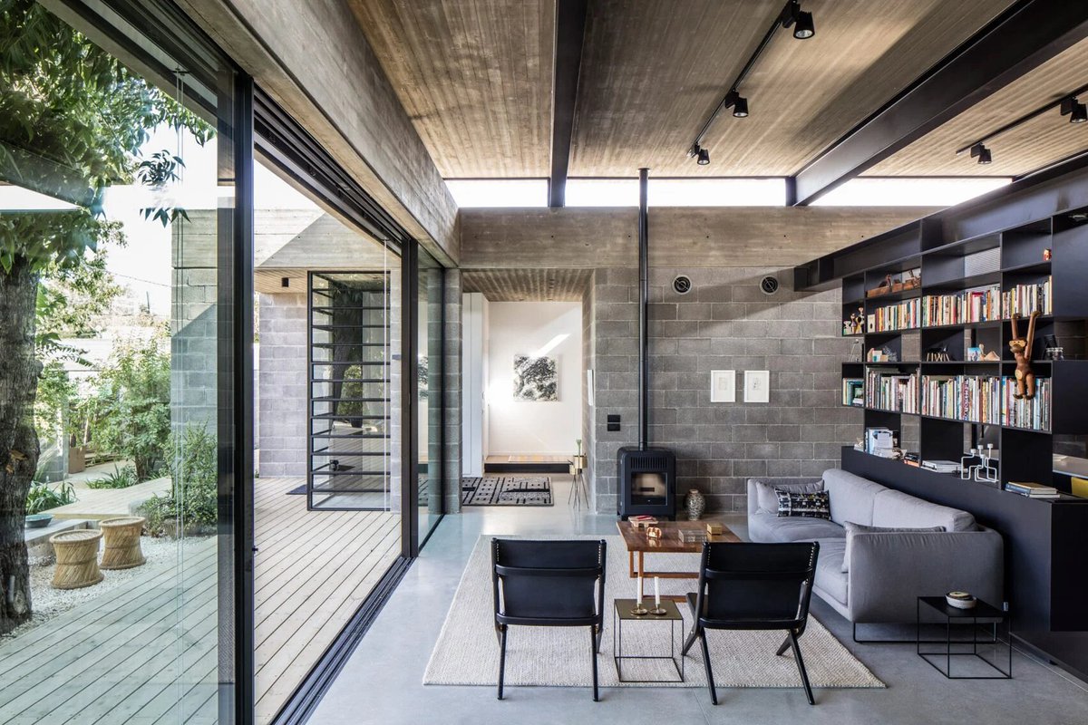 dezeen's tweet image. Browse 10 tactile home interiors featuring exposed concrete blockwork: at.dezeen.com/3pOqnuU
