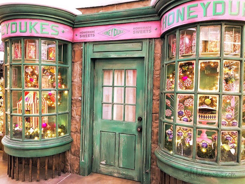 HPotterUniverse's tweet photo. Honeydukes 🍭🍬🍫 https://t.co/1RdpnbcO2u