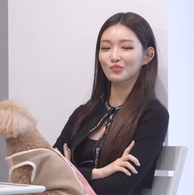 chungha pics tweet media