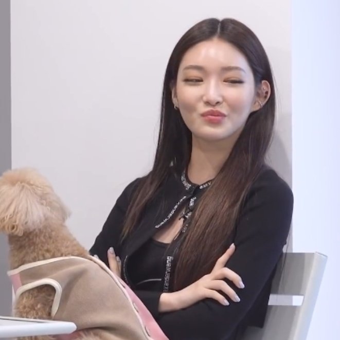chungha pics tweet media